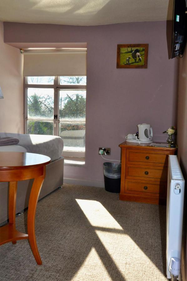 The Hollybush Inn And B&B Priors Marston Eksteriør bilde