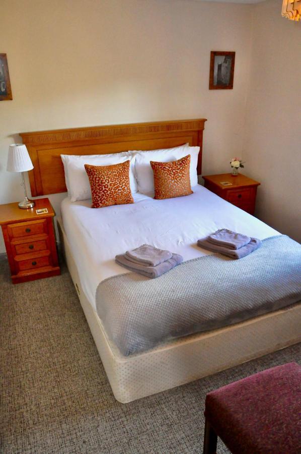 The Hollybush Inn And B&B Priors Marston Eksteriør bilde