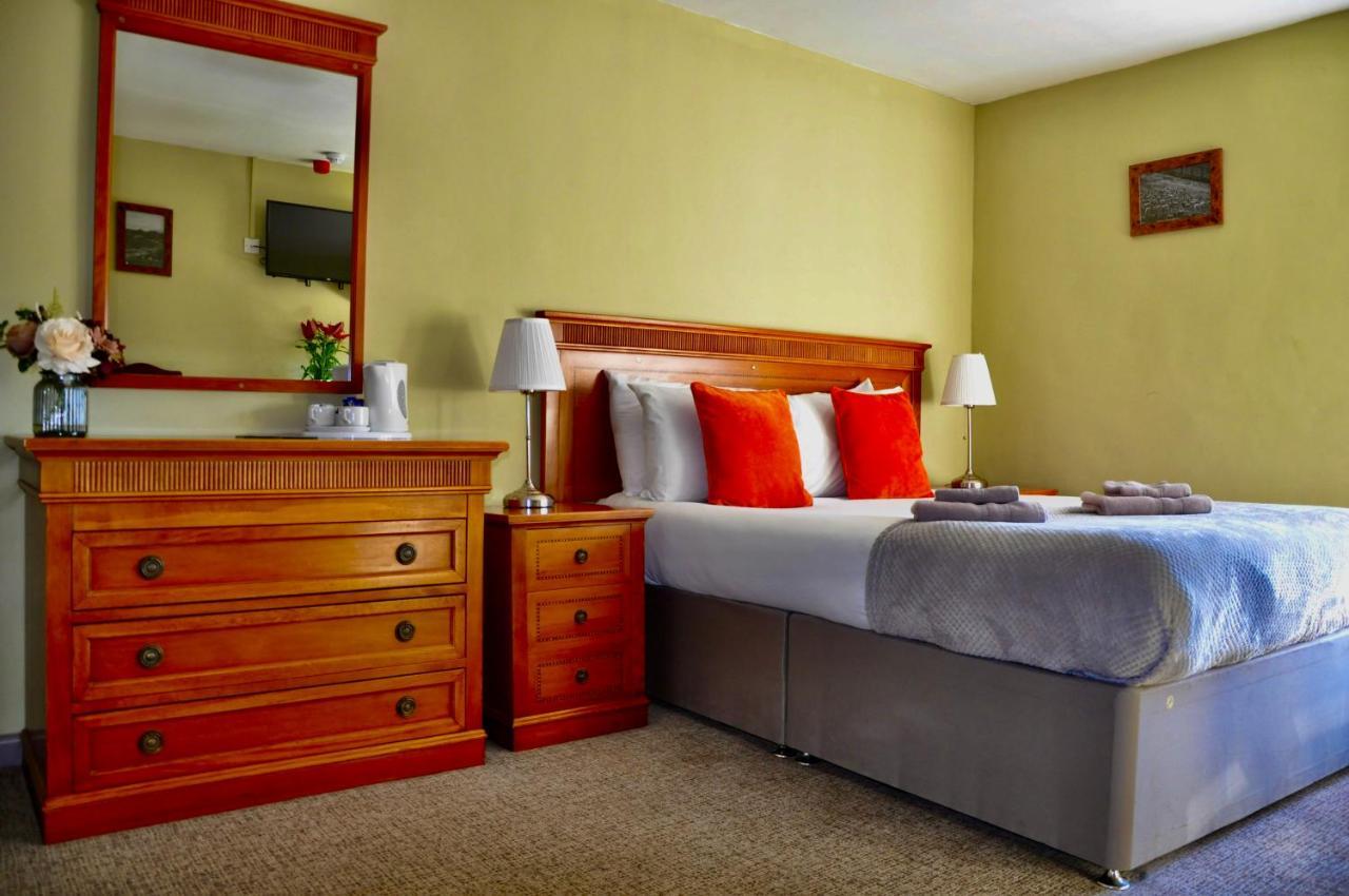 The Hollybush Inn And B&B Priors Marston Eksteriør bilde