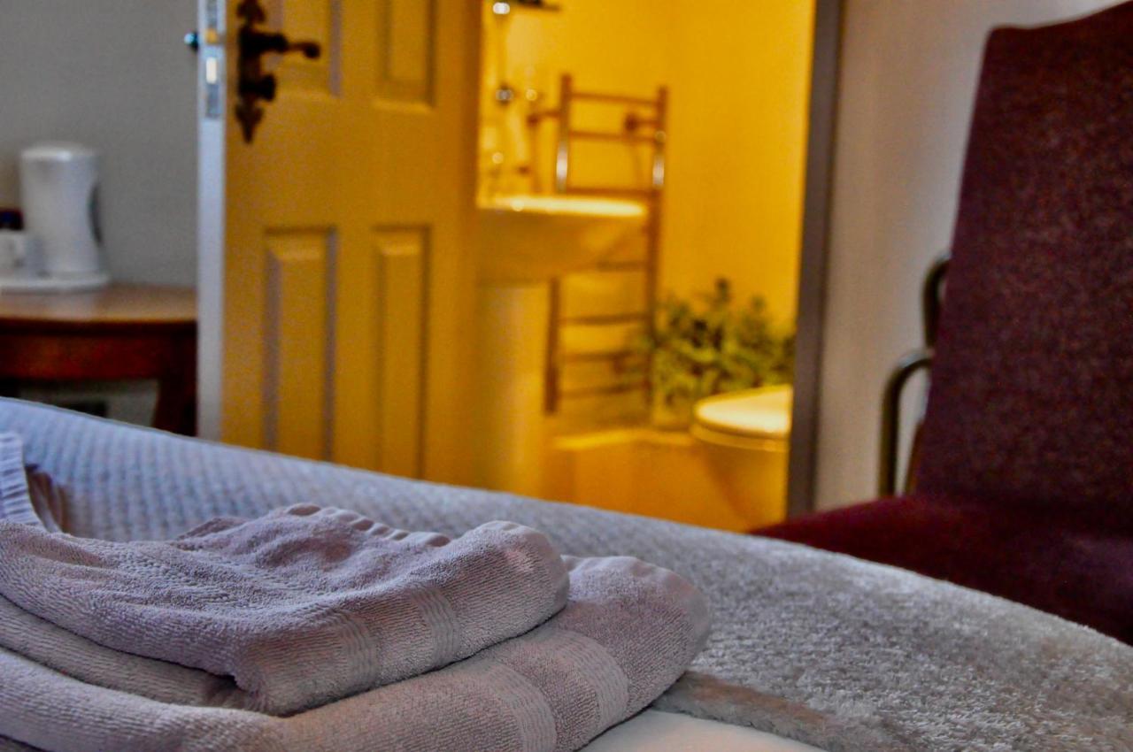 The Hollybush Inn And B&B Priors Marston Eksteriør bilde
