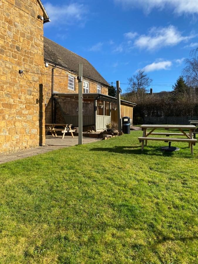 The Hollybush Inn And B&B Priors Marston Eksteriør bilde