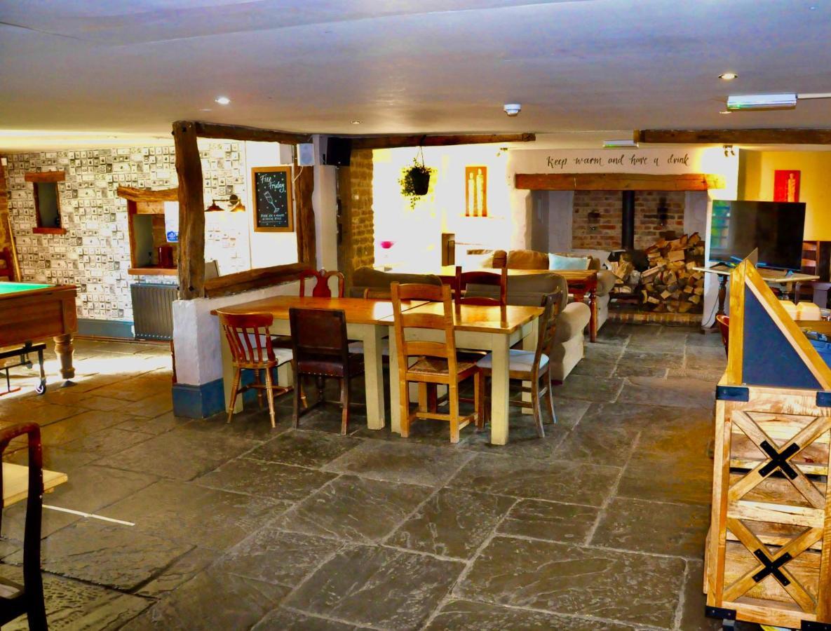 The Hollybush Inn And B&B Priors Marston Eksteriør bilde