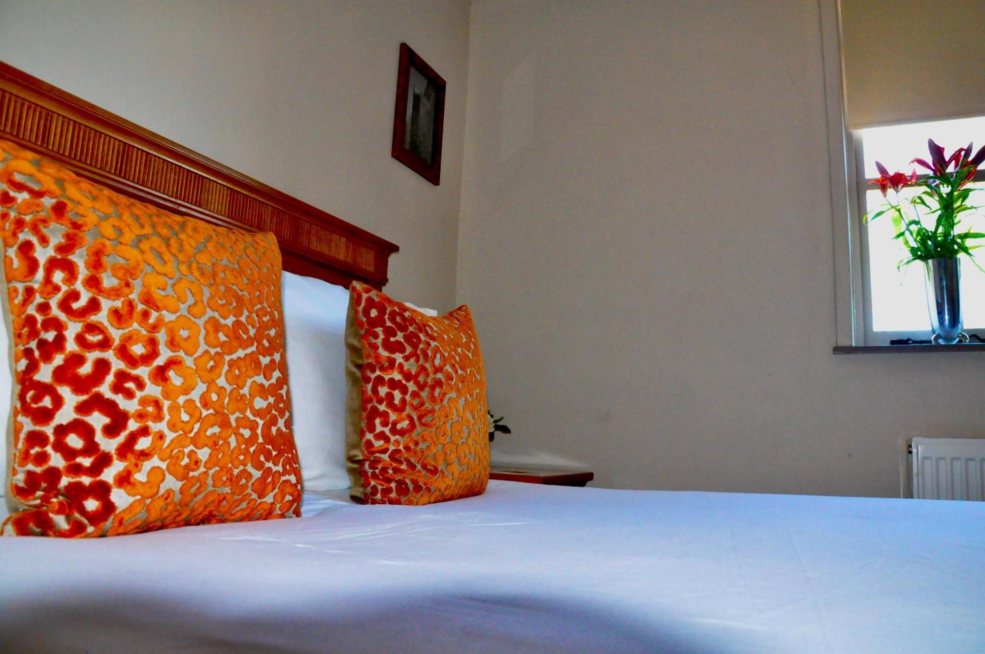 The Hollybush Inn And B&B Priors Marston Eksteriør bilde