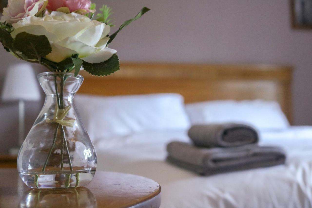 The Hollybush Inn And B&B Priors Marston Eksteriør bilde
