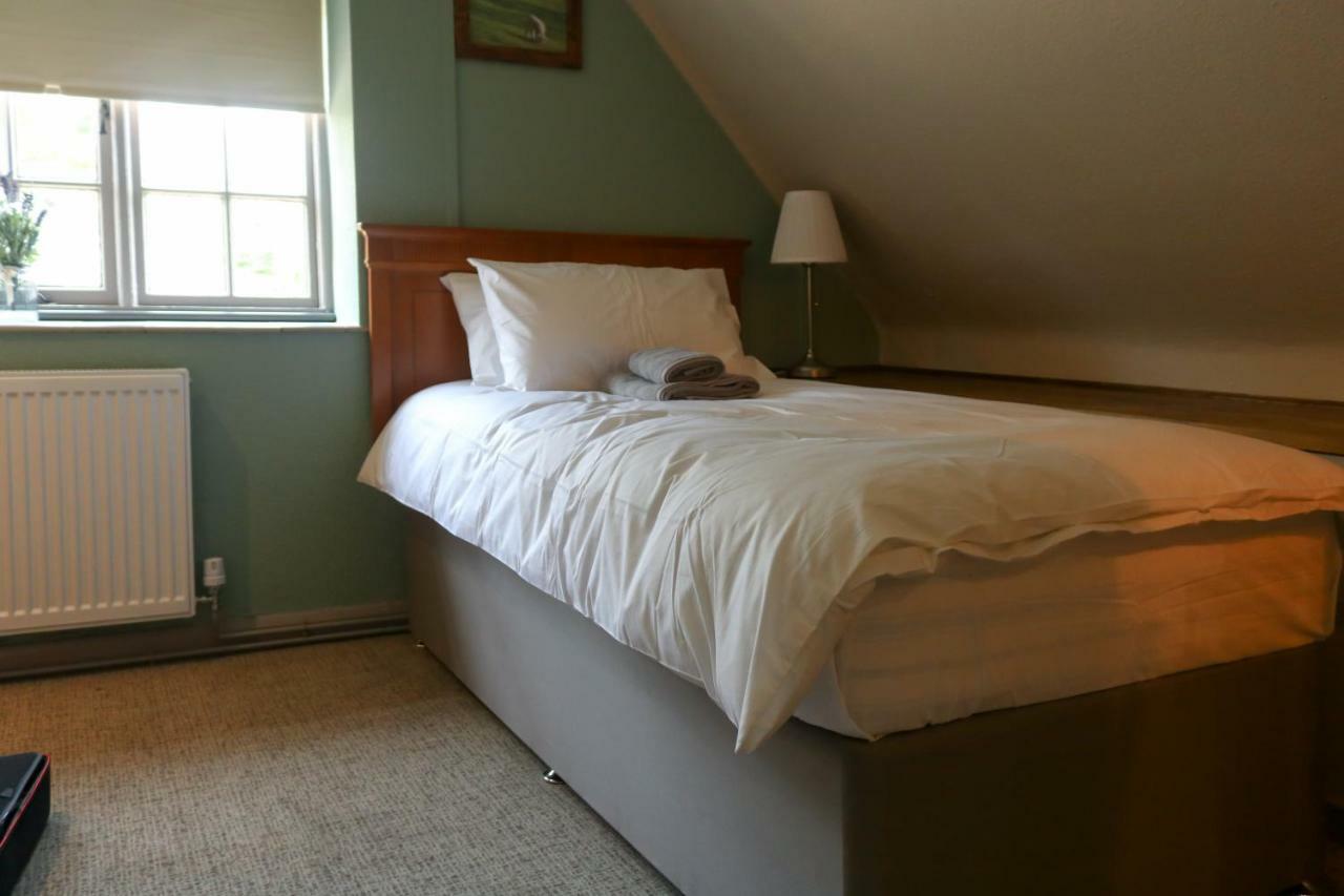 The Hollybush Inn And B&B Priors Marston Eksteriør bilde