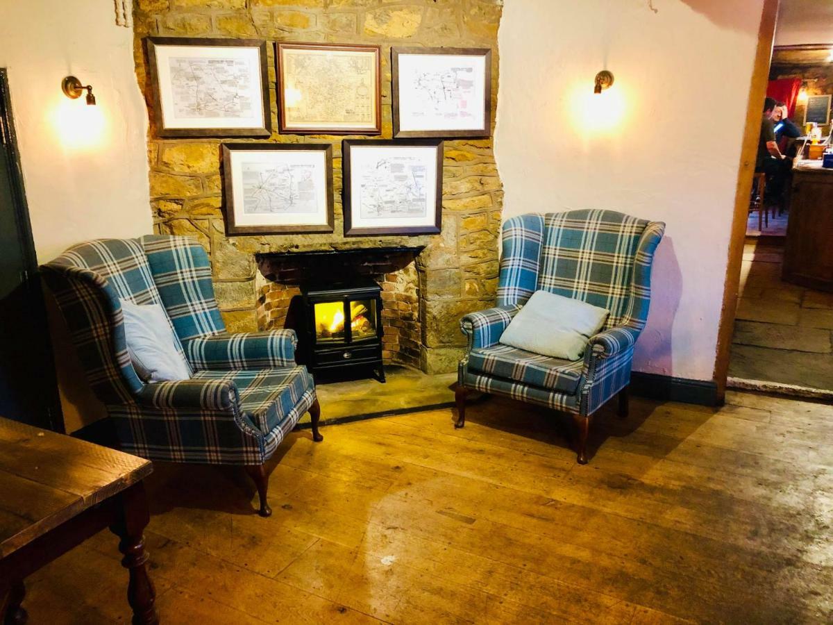 The Hollybush Inn And B&B Priors Marston Eksteriør bilde