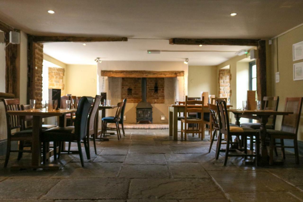 The Hollybush Inn And B&B Priors Marston Eksteriør bilde